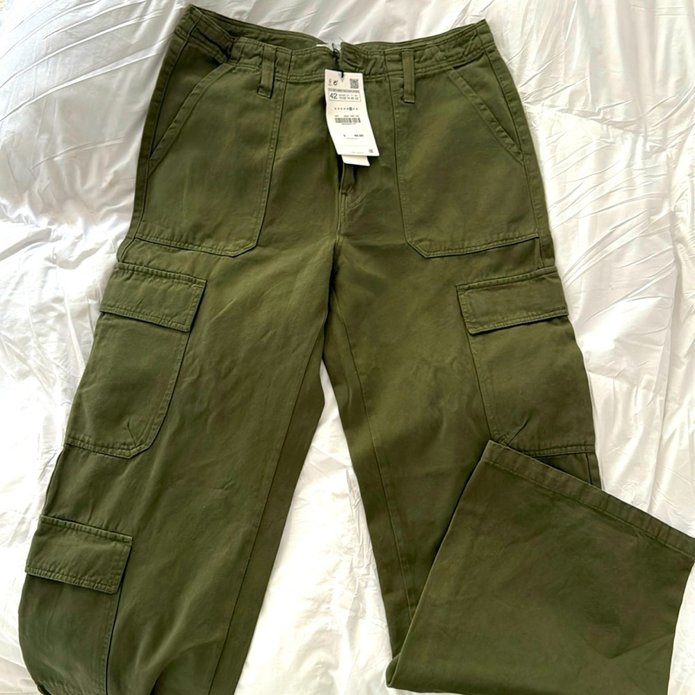 Zara cargo pants NWT. Size 10